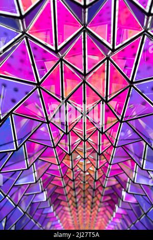 Installazione d'arte contemporanea della colorata vetrata Foto Stock