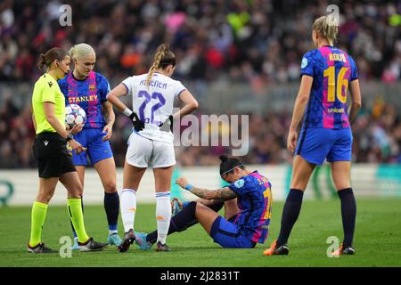 Barcellona, Spagna. 30th Mar 2022. Jennifer Hermoso del FC Barcelona e Athenea del Castillo del Real Madrid durante la partita della UEFA Women's Champions League tra il FC Barcelona e il Real Madrid disputata al Camp Nou Stadium il 30 marzo 2022 a Barcellona, Spagna. (Foto di Bagu Blanco/PRESSINPHOTO) Credit: PRESSINPHOTO SPORTS AGENCY/Alamy Live News Foto Stock