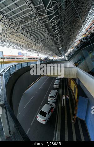 Recife, PE, Brasile - 19 ottobre 2021: Area esterna dell'Aeroporto Internazionale di Recife, REC, Guararapes - Gilberto Freyre. Foto Stock