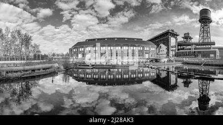 Bochum, Germania - 23 febbraio 2021: Patrimonio industriale della regione della Ruhr. Ex centrale elettrica in vista panoramica a Bochum. Foto Stock