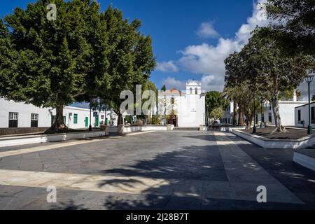 Chiesa di nostra Signora delle Rimedi in Plaza de los Remedios a Yaiza, Lanzarote, Spagna, il 9 marzo 2022 Foto Stock