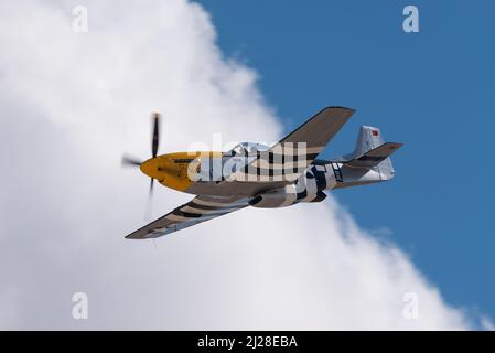 ESKISEHIR, TURCHIA - 12 SETTEMBRE 2021: M.S.O. Air and Space Museum's North American P-51D Mustang, feroce Frankie, che organizza uno spettacolo al Sivrihisar SH Foto Stock