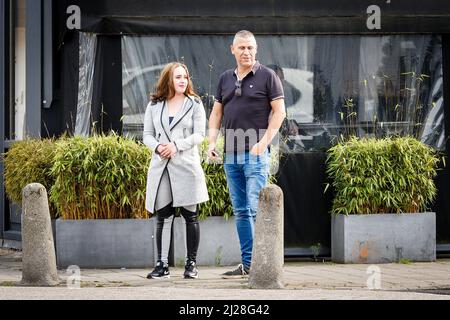 2016-05-21 00:00:00 NLD/Amsterdam/20160521 - Martin Kok, giornalista criminale olandese con il suo nuovo partner Alexandra Roelofs. Credit: ANP/Edwin Janssen netherlands OUT - belgium OUT Credit: ANP/Alamy Live News Foto Stock