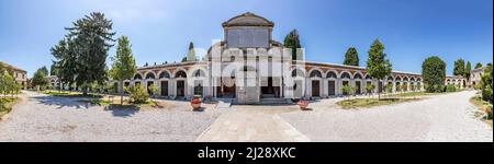 Venezia, Italia - 6 luglio 2021: Cimitero storico di San Michele nell'isola di San Michele nella Laguna di Venezia, tra Venezia e Murano. Costruito Foto Stock