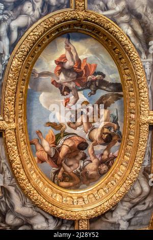 Venezia, Italia - 7 luglio 2021: La camera del grande concilio al Palazzo Ducale con la pittura a soffitto in dettaglio. Foto Stock