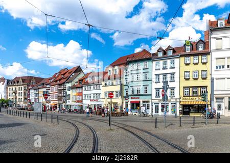 Erfurt, Germania - 29 luglio 2018: Persone nella piazza centrale di fronte alla cattedrale della città di Erfurt, Germania. Erfurt è la capitale della Turi Foto Stock