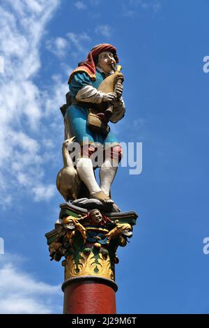 Scultura sul Pfeiferbrunnen a Spitalgasse, Berna, Canton Berna, Svizzera Foto Stock