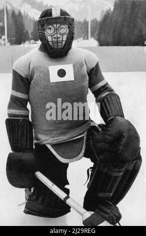 L'hockey su ghiaccio, Teiji Homna, la galia giapponese dell'hockey su ghiaccio, ha avuto solo due opportunità per mostrare le sue grandi attrezzature Foto Stock