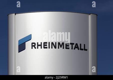 Rheinmetall, logo presso lo stabilimento Niederrhein di Pierburg, Rheinmetall Automotive AG, fornitore di automobili, Neuss, Renania settentrionale-Vestfalia, Germania Foto Stock