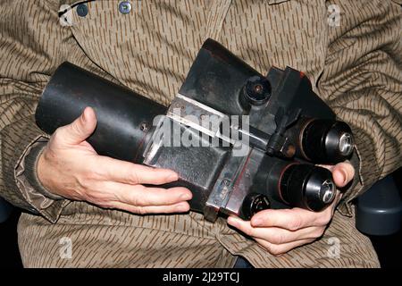 Il telescopio Flak D. F. 10x80 cxn, dell'Aeronautica militare tedesca nella seconda Guerra Mondiale Foto Stock