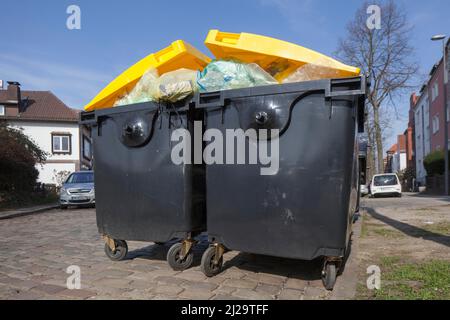 Contenitore giallo per rifiuti in plastica, separazione rifiuti, Germania Foto Stock