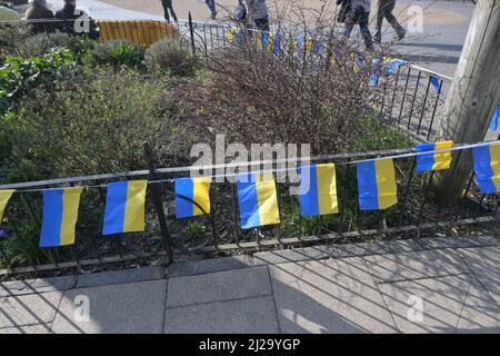 bunting che rappresenta la bandiera ucraina, diss, norfolk Foto Stock