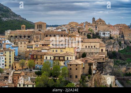 Skyline della città vecchia con Cattedrale, Cuenca, Castilla-la Mancha, Spagna Foto Stock