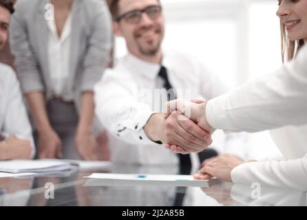 Foto stilizzata .handshake partner aziendali. Foto Stock