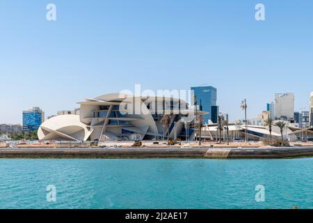 Museo Nazionale del Qatar vista dalla Corniche Foto Stock