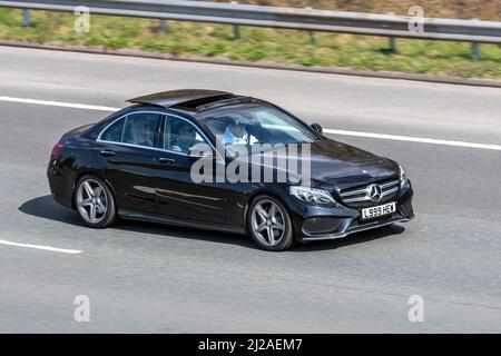 2016 Mercedes Benz C C220 D AMG Line Premium Plus 2143cc diesel 7 velocità di guida automatica sulla M61 autostrada UK Foto Stock