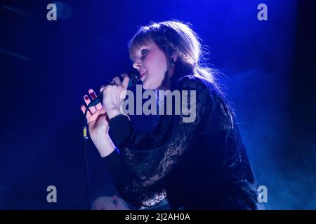 Oslo, Norvegia. 29th, marzo 2022. Il compositore danese, il produttore di musica e il musicista elettronico Trentemoller esibisce un concerto dal vivo al Rockefeller di Oslo. Qui il cantante Disa è visto dal vivo sul palco. (Photo credit: Gonzales Photo - per-otto Oppi). Foto Stock