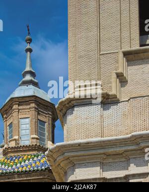 Dettagli architettonici della famosa Basilica di Nuestra Señora del Pilar, (Basilica Cattedrale di nostra Signora del pilastro) Saragozza, Spagna, Aragona Foto Stock