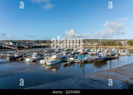 Burry Port, Wales, UK , 3 gennaio 2020 : Burry Port Harbour che è una destinazione turistica balneare popolare e vacanza vacanza punto di riferimento resor Foto Stock