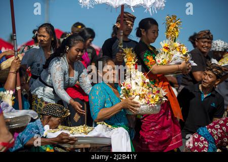 Seminyak, Bali - 10 agosto 2017: Tradizionale cerimonia di cremazione balinese Foto Stock