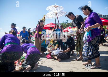 Seminyak, Bali - 10 agosto 2017: Tradizionale cerimonia di cremazione balinese Foto Stock