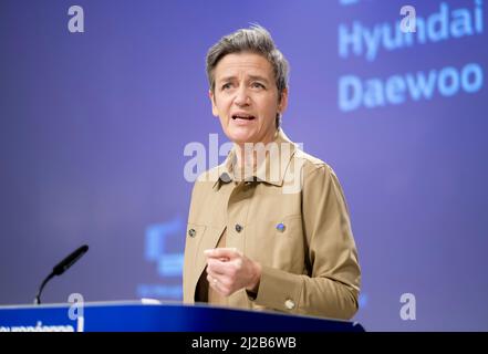 Belgio, Bruxelles, il 13 gennaio 2022: Il commissario europeo per la concorrenza Margrethe Vestager ha tenuto una conferenza stampa dopo la Commissione prohi Foto Stock