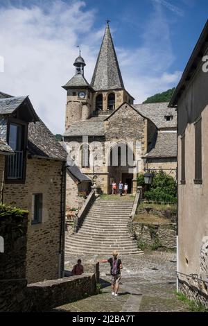 Estaing (Francia meridionale): Panoramica del villaggio premiato con l'etichetta francese ÒPlus Beaux Villages de FranceÓ (uno dei più bei villaggi di fra Foto Stock