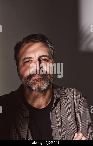 Ritratto di uomo maturo in studio Foto Stock