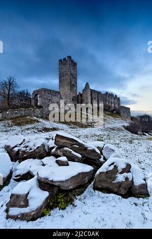 Il castello di Belfort è una delle rovine medievali più affascinanti del Trentino. Spormaggiore, provincia di Trento, Trentino Alto Adige, Italia, Europa. Foto Stock