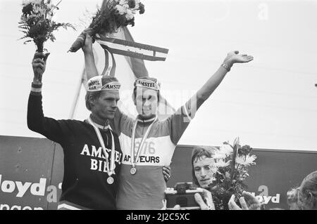 Campionato olandese di ciclismo amatoriale a Simpelveld campione Arie Hassink (a destra) e Leo van Vliet (secondo) ca. 19 giugno 1976 Foto Stock