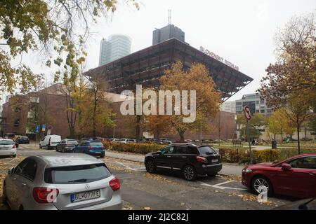 Edificio radiofonico slovacco (Slovenský rozhlas) progettato dagli architetti modernisti slovacchi Štefan Svetko, Štefan Ďurkovič e Barnabáš Kissling (1967-1983) a Bratislava, Slovacchia. Foto Stock