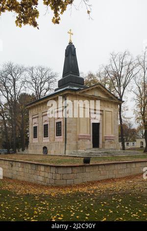 Cappella russa di Alexandra Pavlovna (Alekszandra Pavlovna Sírkápolnája) a Üröm vicino Budapest, Ungheria. La chiesa fu costruita tra il 1801 e il 1803 sopra la tomba della Granduchessa Alexandra Pavlovna di Russia (1783-1801) ed è conosciuta come la più antica chiesa ortodossa russa dell'Europa occidentale. Foto Stock