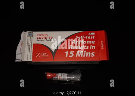 Difettose free at home iHealth Covid 19 Antigen test CDC FDA NIH Stock Photos, no testing Solution in the vials. Foto Stock