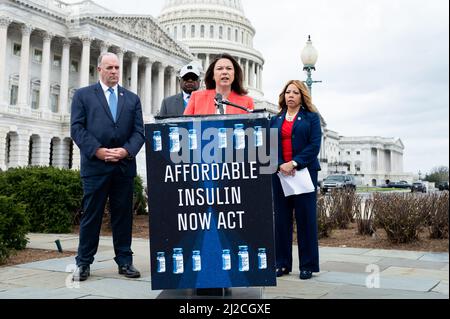 Washington, Stati Uniti 31st Mar, 2022. 31 marzo 2022 - Washington, DC, Stati Uniti: Rappresentante degli Stati Uniti Angie Craig (D-MN) che parla ad una conferenza stampa in cui i membri del Congresso hanno discusso l'Affordable Insulin Now Act. (Foto di Michael Brochstein/Sipa USA) Credit: Sipa USA/Alamy Live News Foto Stock