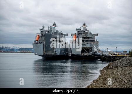 Tacoma, WA USA - circa Agosto 2021: Vista delle navi gemelle l'Isola del Capo SS e Capo Intrepid. Foto Stock