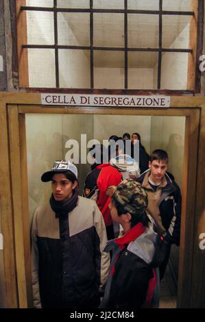 Roma, Italia 27/01/2005: Visita al Museo della Liberazione di via tasso in occasione della Giornata commemorativa. ©Andrea Sabbadini Foto Stock