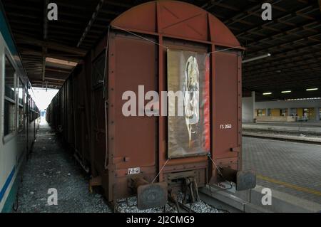 Roma, Italia 26/01/2004: Treno commemorativo dell'Olocausto, stazione Tiburtina. ©Andrea Sabbadini Foto Stock