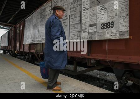 Roma, Italia 26/01/2004: Treno commemorativo dell'Olocausto, stazione Tiburtina. ©Andrea Sabbadini Foto Stock