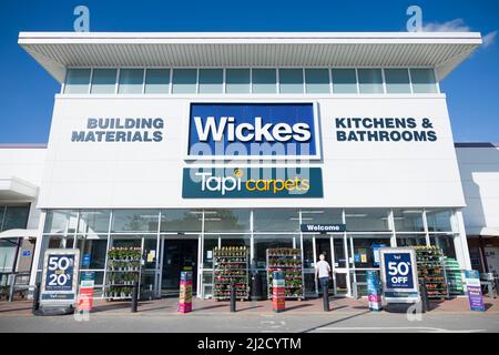 AYLESBURY, Regno Unito - 13 luglio 2021. Esterno di un negozio di articoli da fai da te Wickes in un parco commerciale nel Buckinghamshire. Wickes è un rivenditore domestico di miglioramento nel Regno Unito. Foto Stock