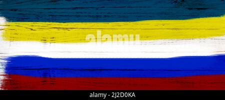 Il concetto della bandiera Ucraina su sfondo bianco di legno. Foto Stock