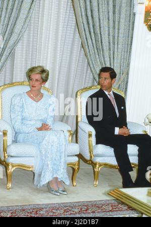 Principe e Principessa di Galles, Medio Oriente Tour Novembre 1986. I nostri spettacoli di foto ... Principessa Diana e Principe Carlo, udienza con gli Amir del Qatar, sabato 15th novembre 1986. Foto Stock