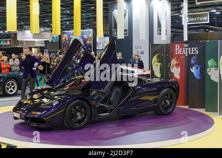 Parigi, Francia. 15 marzo 2022, Retromobile Show presenta auto d'epoca a Parigi, Francia. Credito: Gerard Crossay/Alamy Stock Photo Foto Stock