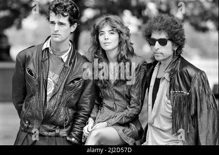 Rupert Everett, Fiona Flanagan e Bob Dylan partecipano ad una fotocall per il loro film 'Hearts of Fire'. 17th agosto 1986. Foto Stock