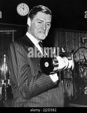 Cecil Parkinson conservatore MP poco dopo la notizia che la sua ex padrona Sarah Keays stava avendo il suo bambino Foto Stock