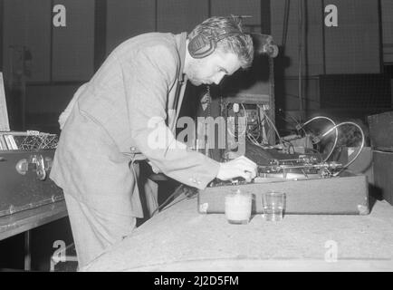 Ex tastierista speciale Jerry Dammers ha fatto un passo in DJ al concerto di aiuto Cov al Politecnico di Lanchester in aiuto della carestia in Etiopia e Sudan.19th Ottobre 1985 Foto Stock