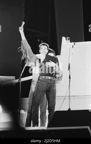 Wham. Concerto di addio al Wembley Stadium, Londra Inghilterra (foto) George Michael e Andrew Ridgeley sul palco. 28th giugno 1986. Foto Stock