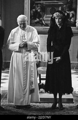 Diana, Principessa del Galles, incontra Papa Giovanni Paolo II in Vaticano. 29th aprile 1985. Foto Stock