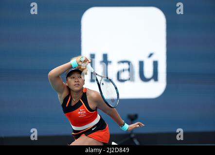 Miami Gardens, Florida, Stati Uniti. 31st Mar 2022. Naomi Osaka del Giappone sconfigge Belinda Bencic della Svizzera durante le semifinali femminili del Miami Open all'Hard Rock Stadium 31 marzo 2022 a Miami Gardens, Florida. Persone: Naomi Osaka . Credit: Hoo Me.Com/Media Punch/Alamy Live News Foto Stock