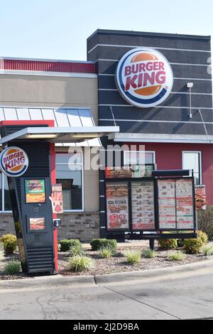 Guidi attraverso il menu presso un ristorante Burger King a Rockport, Arkansas Foto Stock