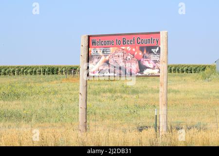 Welcome to Beef Country Sign in a Rural County on the Plains of Eastern Colorado - August 2021 Foto Stock